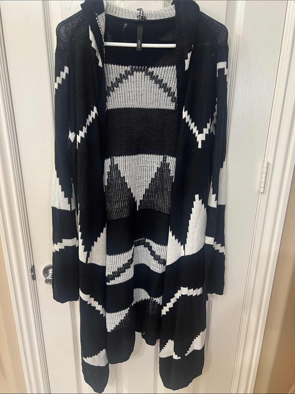 Elan Black and White Geometric Open-Front Cardigan